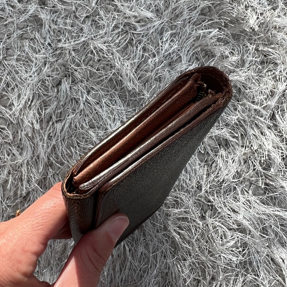 LOUIS VUITTON MONOGRAM WALLET - Picture 7 of 13